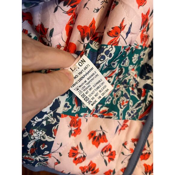 Reversible, quilted jacket size large - Picture 3 of 6